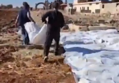 المرصد السوري: انتشال 34 جثة من مقبرة جماعية بريف درعا