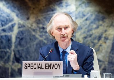من دمشق.. المبعوث الأممي بسوريا يدعو إلى انتخابات حرة