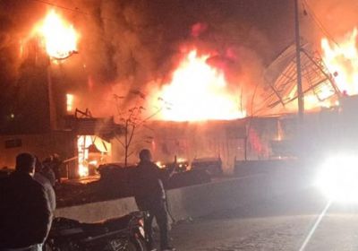 "مفتعل".. السيطرة على حريق ملعب كرة قدم بحلب