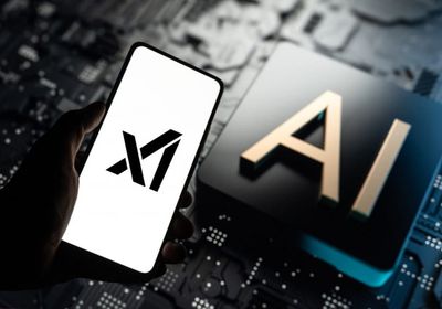 إيلون ماسك يُتيح برنامج "جروك" لمستخدمي منصة إكس