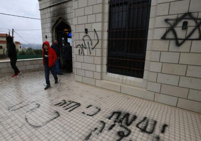 الخارجية الفلسطينية تدين إحراق مستوطنين مسجداً بالضفة الغربية