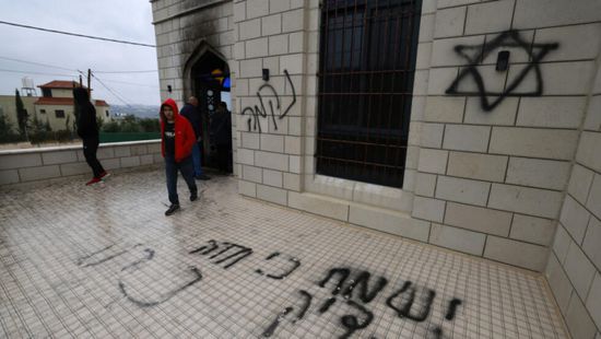 الخارجية الفلسطينية تدين إحراق مستوطنين مسجداً بالضفة الغربية