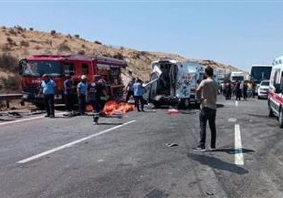 مصرع 13 شخصا في حادث اصطدام شاحنة بحافلة ركاب في بوليفيا