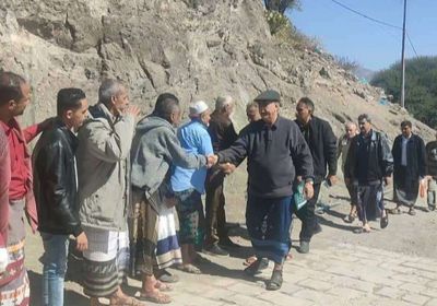 فريق التواصل يؤدي واجب العزاء لأسرة الشهيد طالب بالضالع