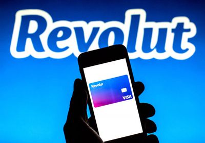 موظفو ومساهمو "ريفولوت" يبيعون أسهماً بمليار دولار