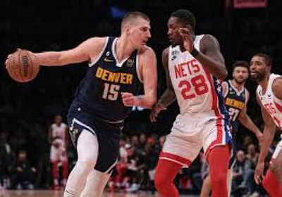 يوكيتش يسجل ثلاثة أرقام مزدوجة في فوز ناجتس على بليكانز