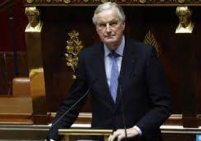 الحكومة الفرنسية الجديدة تباشر مهامها مع تهديد بحجب الثقة عنها