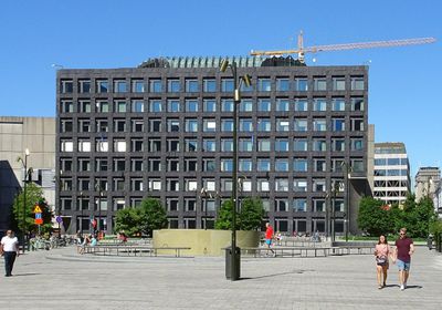 المركزي السويدي يخفض الفائدة إلى 2.5%