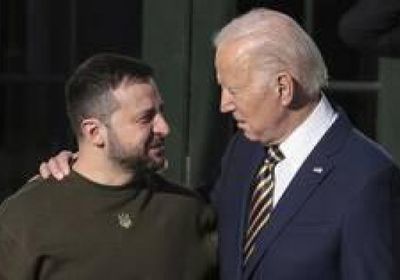 بايدن يتعهد بمواصلة زيادة شحنات الأسلحة لأوكرانيا