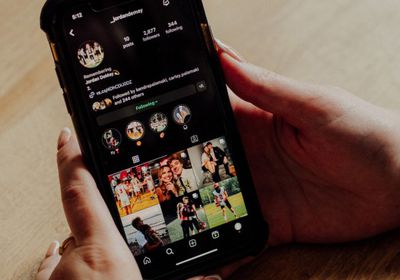 آبل تحذر من تهديد "ميتا" لخصوصية مستخدمي آيفون