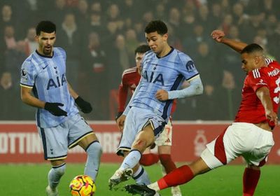 إيلانجا يقود نوتنجهام فورست للفوز على توتنهام بالدوري