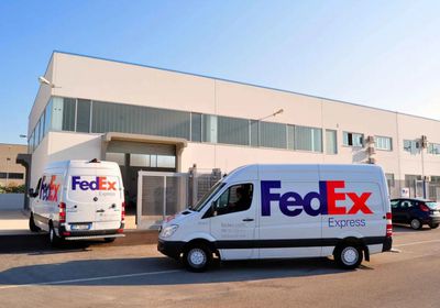 "فيدكس" تقرر فصل وحدة نقل البضائع بالشاحنات