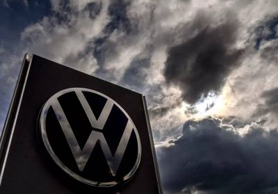 فولكس تخفض أجور مديريها 10% بخطة لإعادة الهيكلة