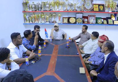 فريق التواصل بوادي حضرموت يناقش أزمات الأندية الرياضية