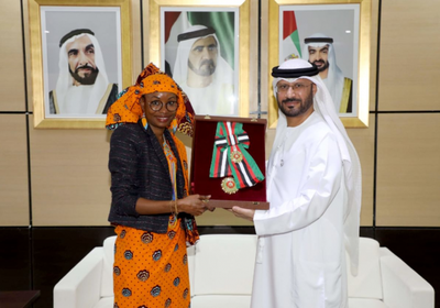 رئيس الإمارات يمنح رئيسة رابطة النساء في تشاد "وسام زايد الثاني"