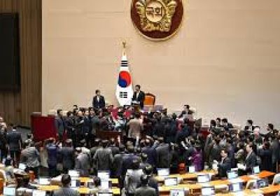 البرلمان الكوري الجنوبي يعزل رئيس البلاد بالوكالة