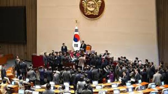 البرلمان الكوري الجنوبي يعزل رئيس البلاد بالوكالة