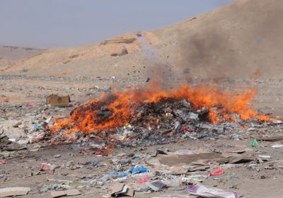 إتلاف طنين من السلع المصادرة في الشحر