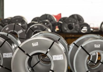 الحديد يهبط دون 100 دولار للطن بسبب العقارات الصينية