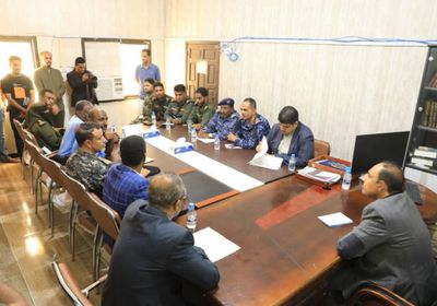 محافظ حضرموت يتفقد الأنظمة الإلكترونية بإدارة أمن الساحل