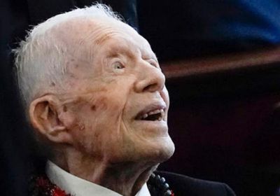 البيت الأبيض ينكس الأعلام بعد وفاة كارتر