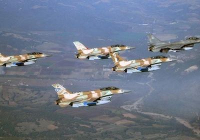 معاريف: إسرائيل تخطط لمحاصرة "الحوثي" بحريًا وجويًا