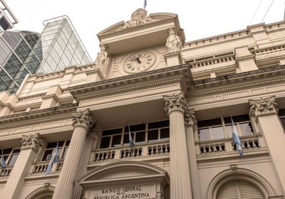 المركزي الأرجنتيني يبيع كمية قياسية من احتياطياته الأجنبية