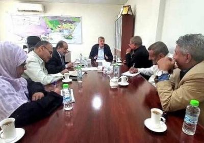 فريق التواصل يبحث إشكاليات الأنشطة التجارية والصناعية في عدن