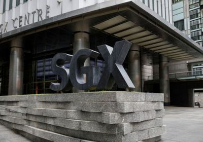 بورصة سنغافورة تسجل أدنى مستوى بعقدين مع تخارج الشركات
