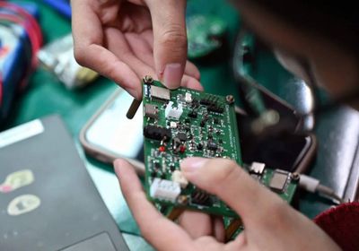 أدفانتست: تقنيات الذكاء الاصطناعي تنقذ صناعة أشباه الموصلات