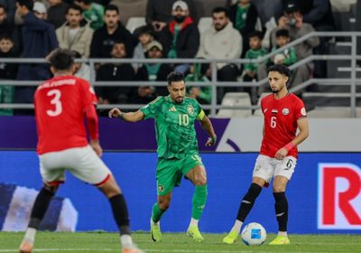 عُمان بعشرة لاعبين تهزم السعودية وتتأهل لنهائي كأس الخليج