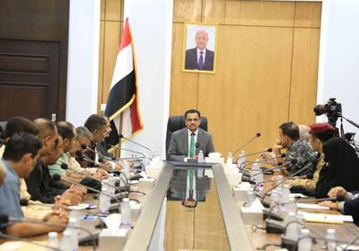 "تنفيذي حضرموت" يطالب "الرئاسي" لمعالجة أزمة الخدمات