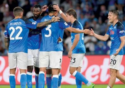 نابولي يهدف للتفوق على منافسيه في سباق لقب الدوري