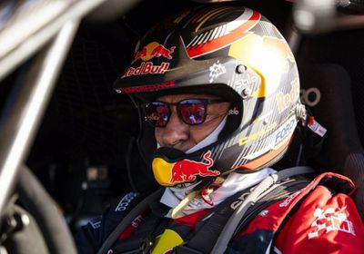 ساينز يسعى للفوز برالي دكار مع خامس مصنع