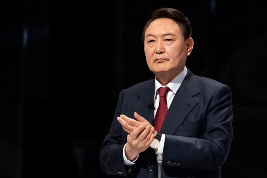 حرس الرئاسة في كوريا الجنوبية يمنع اعتقال الرئيس المعزول