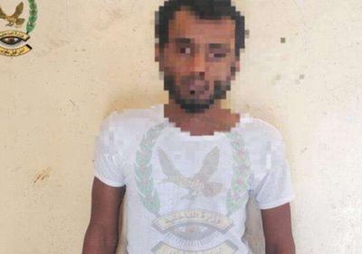 القبض على متهم بسرقة مقتنيات 3 منازل في غيل باوزير