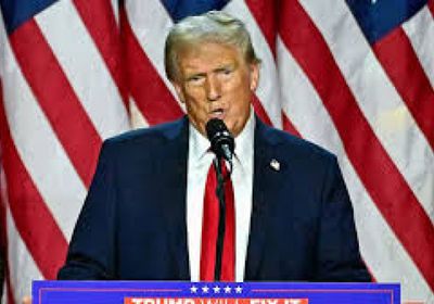 ترامب يشتكي من تنكيس الأعلام في يوم تنصيبه