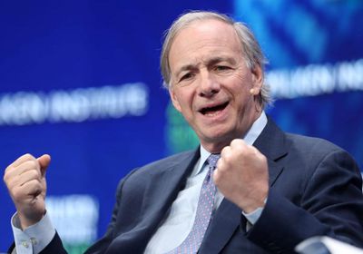 راي داليو: الصين قوة تصنيع عالمية وإنتاجها يفوق أمريكا