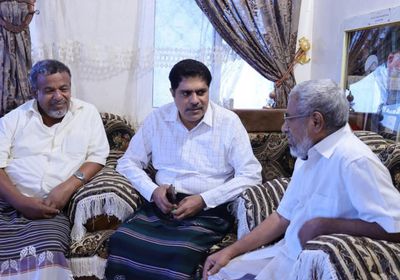 رئيس انتقالي حضرموت يزور المناضلين أحمد ومحمد بامعلم