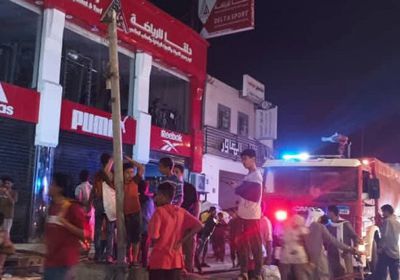 إخماد حريق في مستودع تجاري بمديرية المنصورة