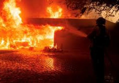 إجلاء 30 ألف شخص جراء استعار حرائق الغابات في لوس انجليس