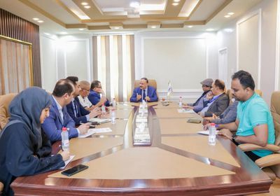 وزير النقل يتابع تنفيذ مركز الصيانة في مطار عدن الدولي