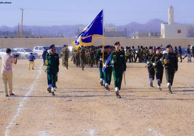 أمن شبوة يدشن العام التدريبي بعرض عسكري في عتق