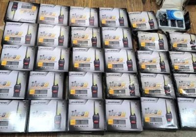 جمارك عدن تضبط 62 جهازا لاسلكيا مهربا بشحنة تجارية