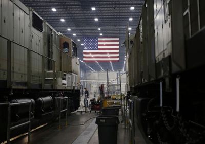 قطاع الخدمات الأمريكي ينمو لأعلى مستوى في 33 شهرًا