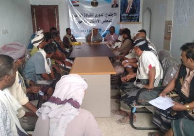 انتقالي أحور يناقش آليات توزيع مواد الإغاثة على المستحقين