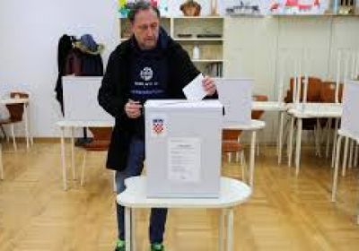 الكرواتيون يدلون بأصواتهم في الدورة الثانية من الانتخابات الرئاسية