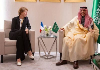 وزير الخارجية السعودي يلتقي مستشار ماكرون لشؤون الشرق الأوسط