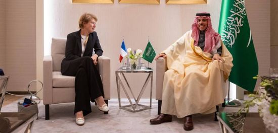 وزير الخارجية السعودي يلتقي مستشار ماكرون لشؤون الشرق الأوسط