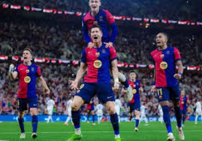 برشلونة بعشرة لاعبين يقسو على ريال بنهائي كأس السوبر الإسبانية